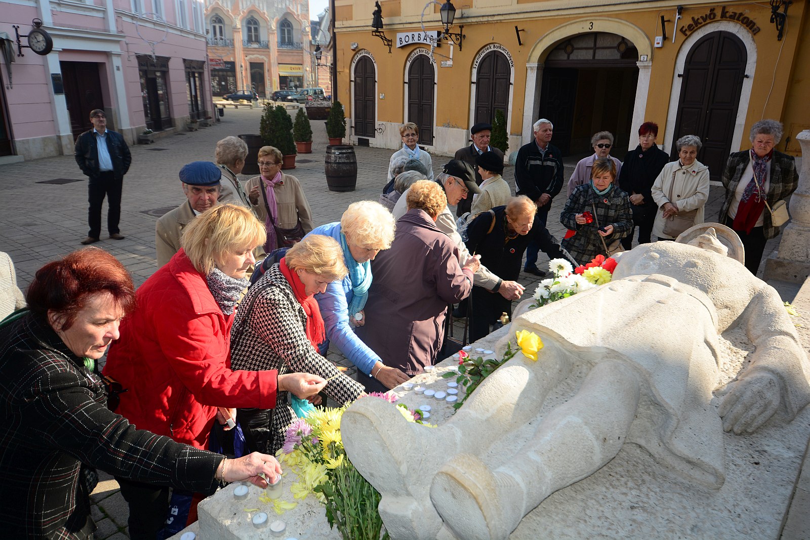 11-11-11 - a harctéren elesett katonákra emlékeztek Székesfehérváron is